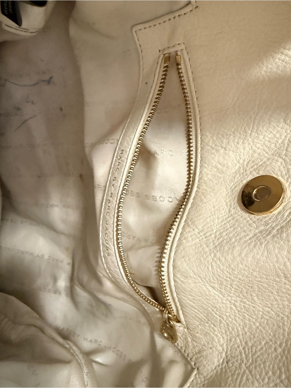 Marc by Marc Jacobs White Leather Hobo with Black Crossbody and Hand Straps! - Picture 6 of 7